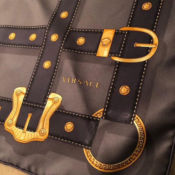 🖤💛VERSACE 🖤💛 - Picture 10 of 13